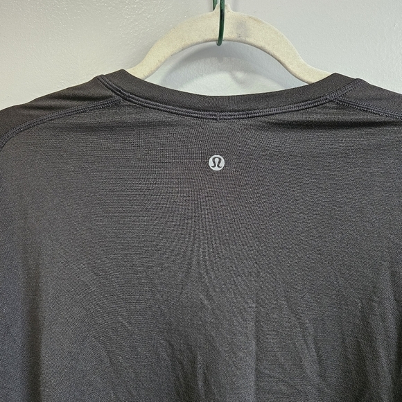 Lululemon Athletica Long sleeve top men Size XL workout top - Picture 4 of 4